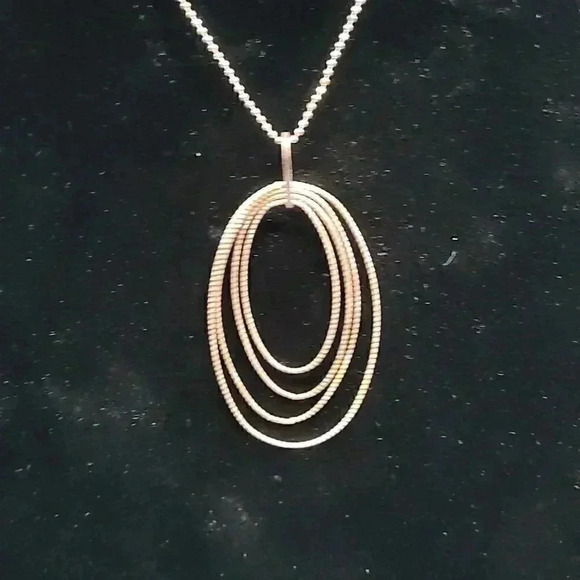 Sterling Silver linked oval pendant 16" chain. - Picture 1 of 1